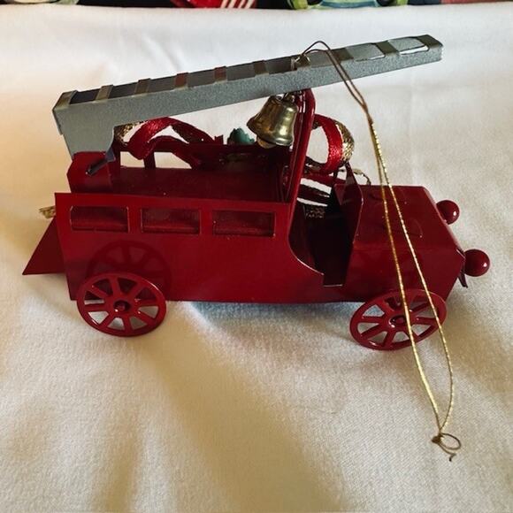 VTG Metal Red Fire Truck w/Ladder Flower Bow Ornament Christmas Holiday - Picture 3 of 14